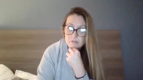 secretskyla online show from October 16, 1:30 am