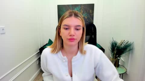 selenaemoore online show from June 3, 3:51 am