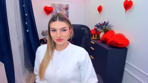 selenaemoore online show from February 8, 7:39 pm