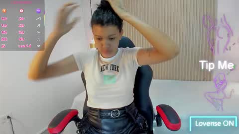 selenafox66   online show from December 1, 9:35 am