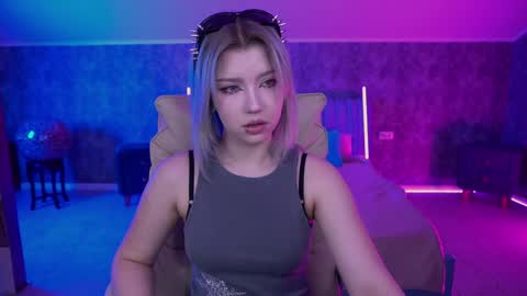 selenairis online show from April 17, 7:10 am