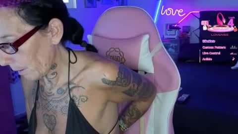 Selvaggia Del Caribe online show from April 14, 6:08 pm