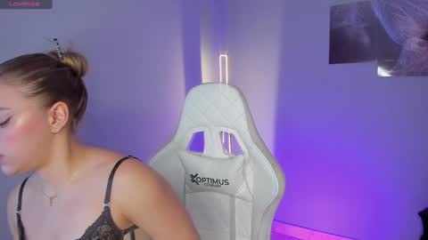 Selyn online show from December 4, 2:04 pm