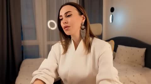 Ella online show from February 13, 4:58 am