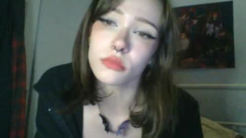 goddess esme  online show from January 25, 2:15 am