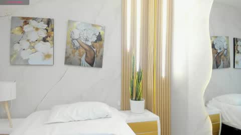 Sophie     online show from April 19, 10:48 am