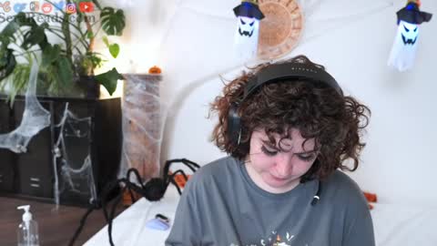 SeraReads online show from October 24, 3:08 pm