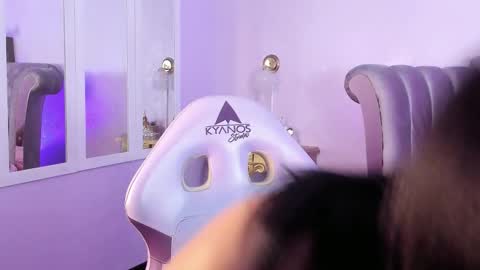 Seren  Follow me online show from November 11, 2:07 am