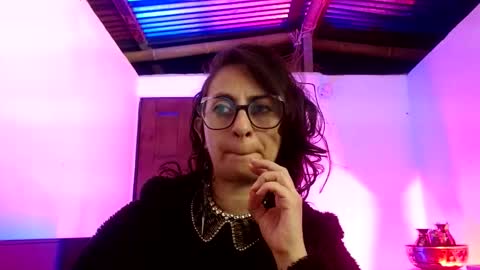 Serena Xyz online show from December 16, 1:55 am