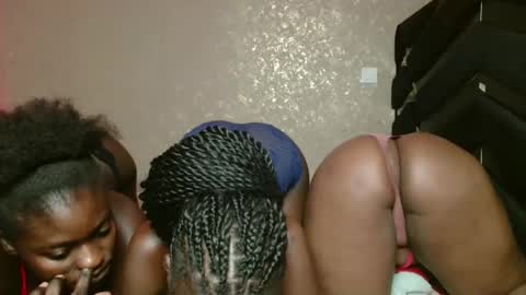 Serene online show from November 19, 5:57 pm