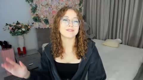 Ophelia online show from October 12, 4:20 pm