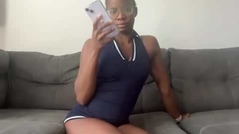 Serenity Bee   online show from July 15, 12:32 pm