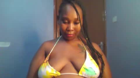 Maggie online show from October 12, 5:37 pm