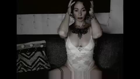 Trixy Rose online show from March 4, 9:51 am