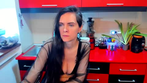 sexqueen1111 online show from March 3, 1:49 am