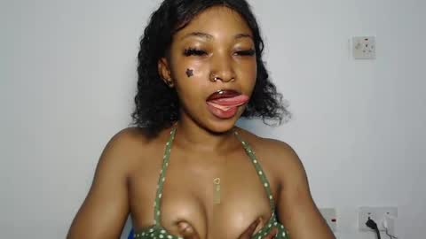 sexy_bluey247 online show from April 4, 4:33 am