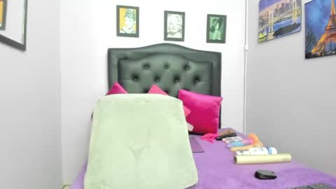 sexy_candy18x online show from June 4, 12:05 am