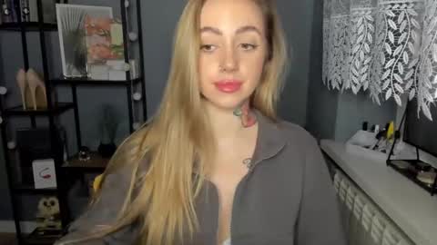 C o r a l i e online show from December 12, 6:21 pm