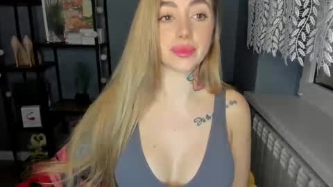 C o r a l i e online show from December 18, 8:09 am