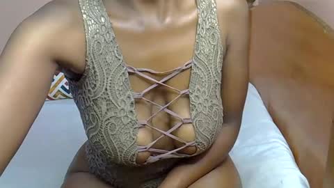 Ellahh online show from February 3, 2:53 am