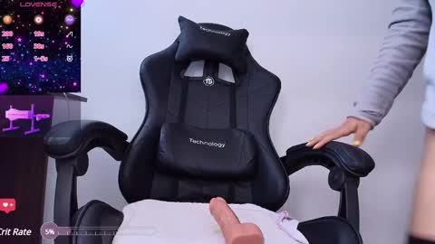 laura  online show from February 20, 5:20 pm