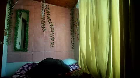 sexy lolas online show from June 3, 6:46 pm