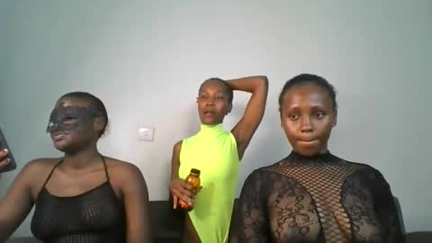 SEXY MOMAH online show from April 16, 9:39 pm