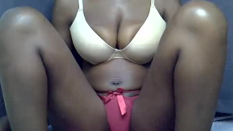 sexy_peach4 online show from July 1, 9:25 pm