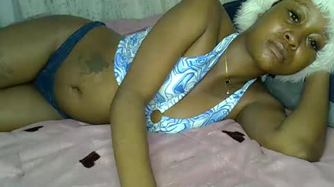 sexyasspetitte_ online show from June 2, 12:33 am