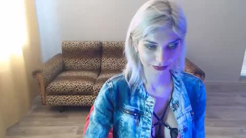 sexybeatriice online show from February 16, 7:04 am