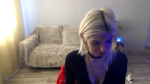 sexybeatriice online show from April 2, 6:22 am