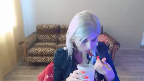 sexybeatriice online show from February 11, 7:23 am