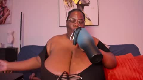 sexyblackhugetits online show from January 16, 6:37 pm