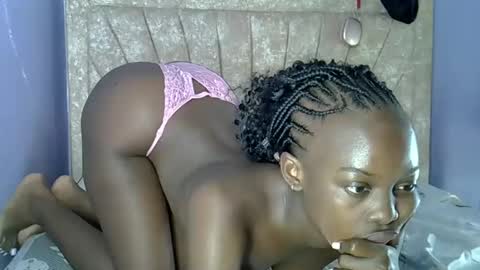 SexyIcey online show from May 15, 10:45 pm