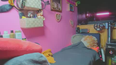 Sexymelli18 online show from December 5, 6:53 pm