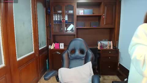 R A C H E L online show from February 6, 11:57 am