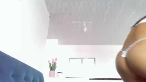 sexyskin8_xxx online show from February 26, 8:35 pm