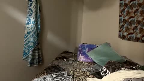 Shaman Woman online show from December 2, 8:48 am