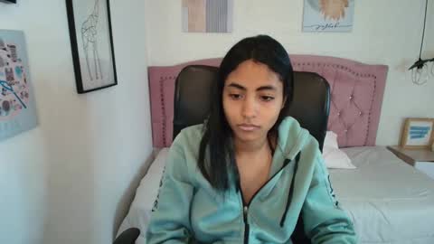 shanelle online show from December 19, 3:32 am