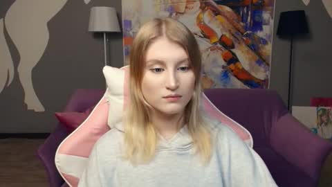 Polly online show from November 19, 8:31 pm