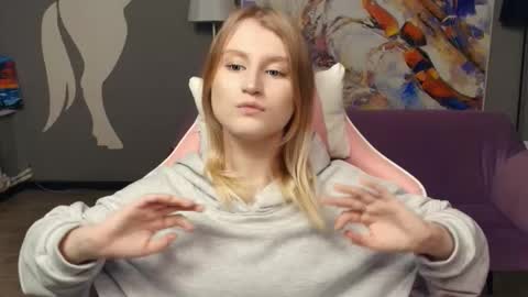 Polly online show from November 16, 9:15 pm