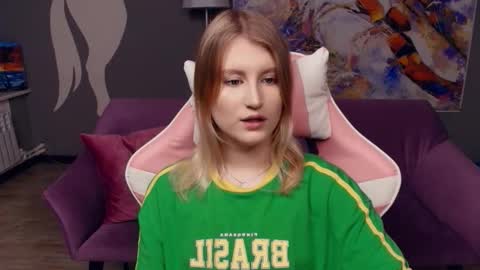 Polly online show from November 15, 9:05 pm