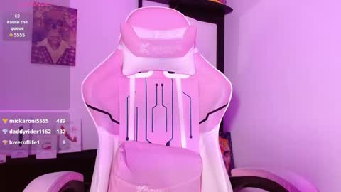 sharaross1 online show from February 3, 6:40 am