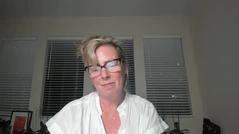 Sharkgirl online show from December 3, 12:00 am