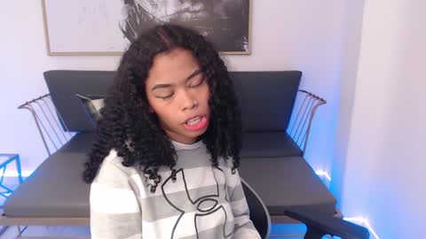 Shenna online show from December 23, 1:24 pm