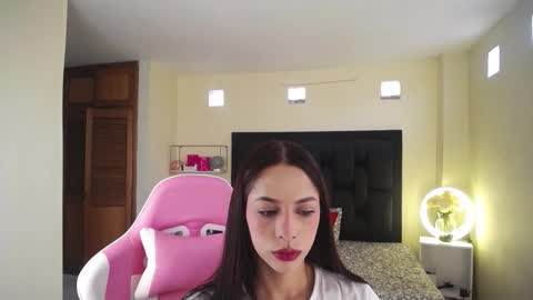  kendal  online show from November 5, 2:33 pm