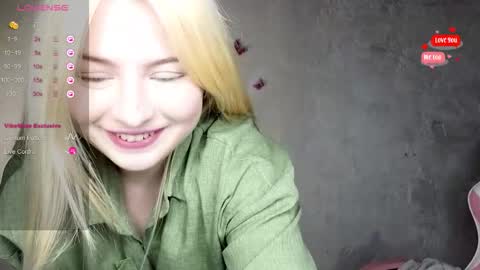 Molly online show from September 8, 8:30 pm