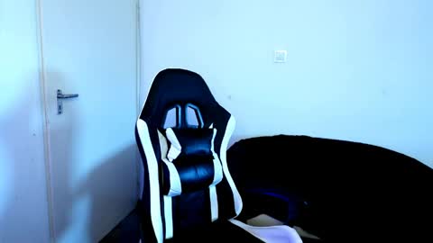 shy_nerd_babyy online show from April 1, 5:30 am