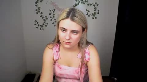shy_sabrina_ online show from July 27, 12:46 pm