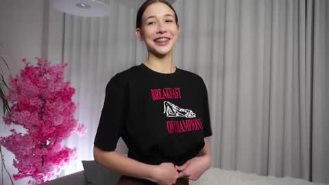 Eva  online show from September 18, 11:31 am